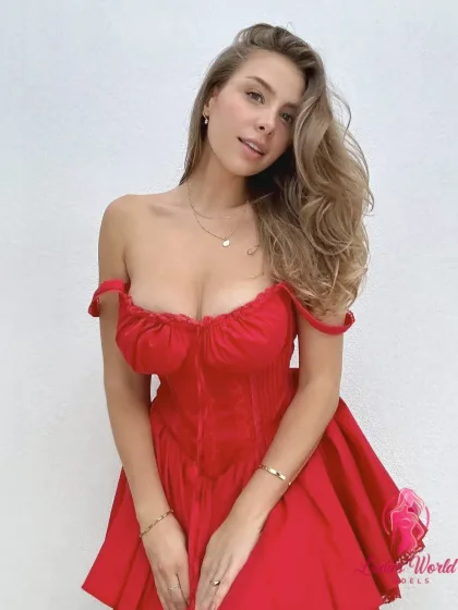 Аделаида фото 1 - Павлодар, 22 года, обычная, шатенка, 168 см, 53 кг, грудь 3 размер