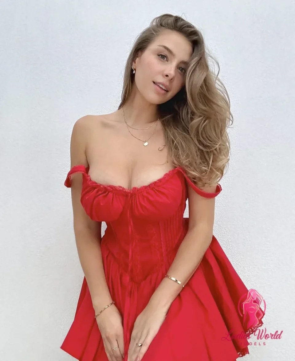 Аделаида фото 1 - Павлодар, 22 года, обычная, шатенка, 168 см, 53 кг, грудь 3 размер