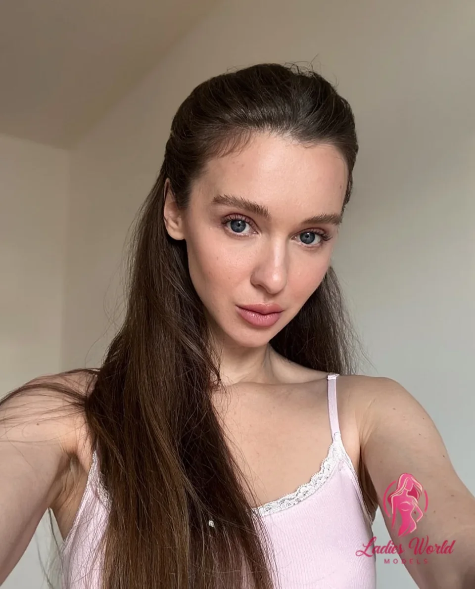 Айпери фото 6 - Алматы, 20 лет, стройная, шатенка, 168 см, 50 кг, грудь 2 размер