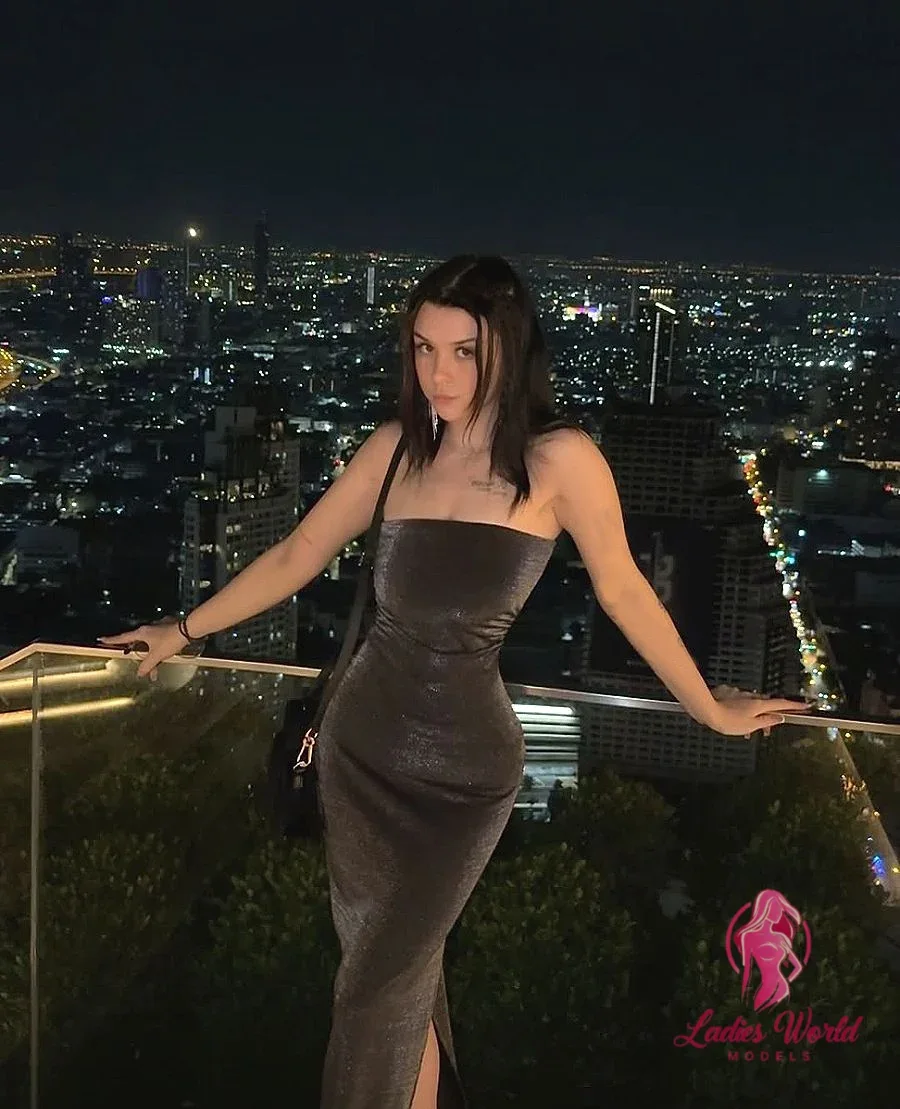 Лена фото 6 - Алматы, 27 лет, стройная, шатенка, 167 см, 54 кг, грудь 3 размер