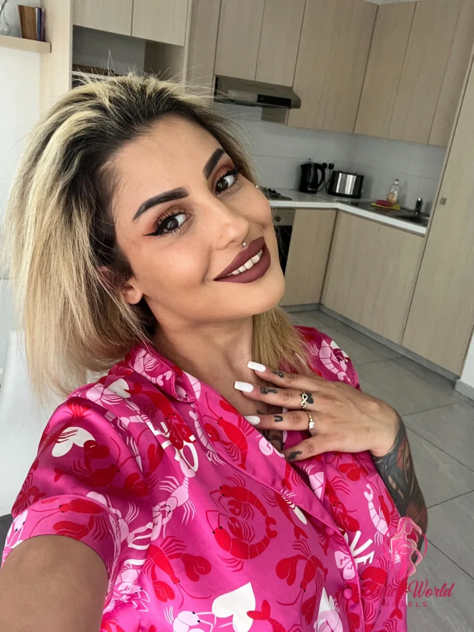 Даночка фото 9 - Алматы, 22 года, стройная, блондинка, 152 см, 42 кг, грудь 3 размер