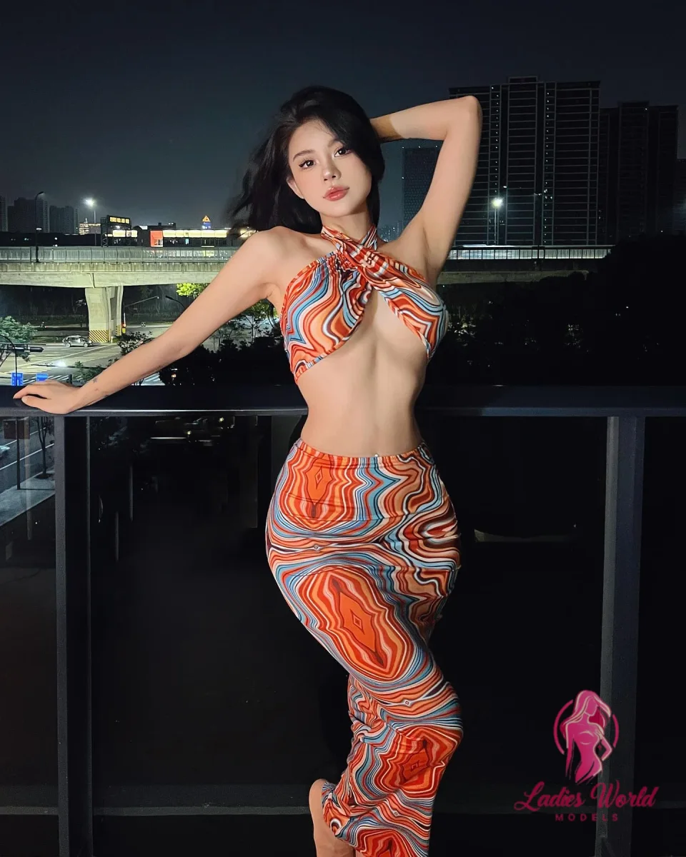 Фекла фото 1 - Астана, 25 лет, стройная, черные волосы, 165 см, 53 кг, грудь 3 размер