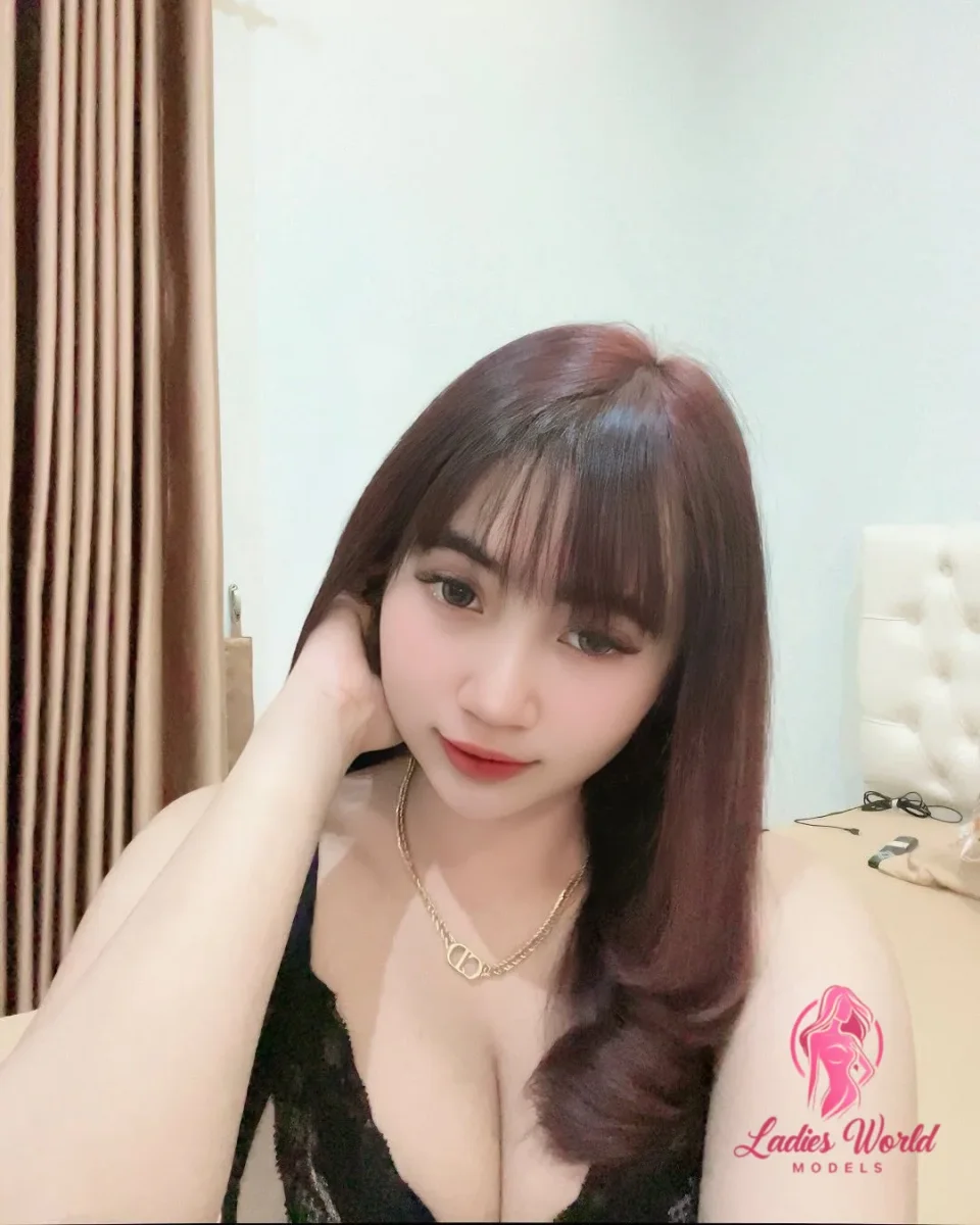 Адиляна фото 1 - Шымкент, 22 года, стройная, черные волосы, 168 см, 49 кг, грудь 3 размер