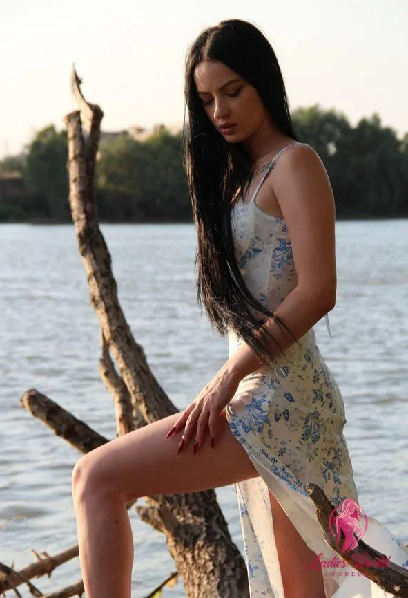 Амира фото 5 - Усть-Каменогорск, 26 лет, обычная, черные волосы, 165 см, 56 кг, грудь 2 размер